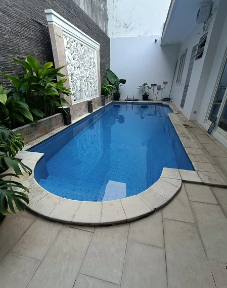 perawatan kolam renang di rumah