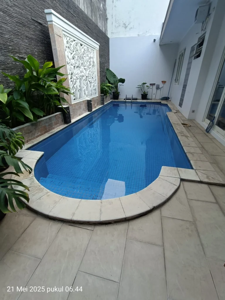 perawatan kolam renang rumah