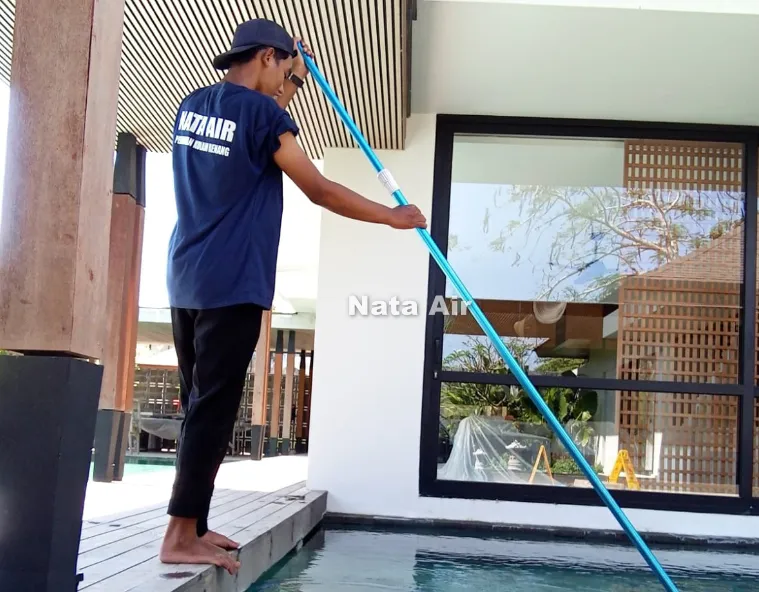 Jasa Pembersih Kolam Renang